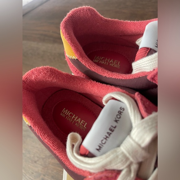 Gorgeous comfy MK sneaker, size 7. NWT - Picture 8 of 10